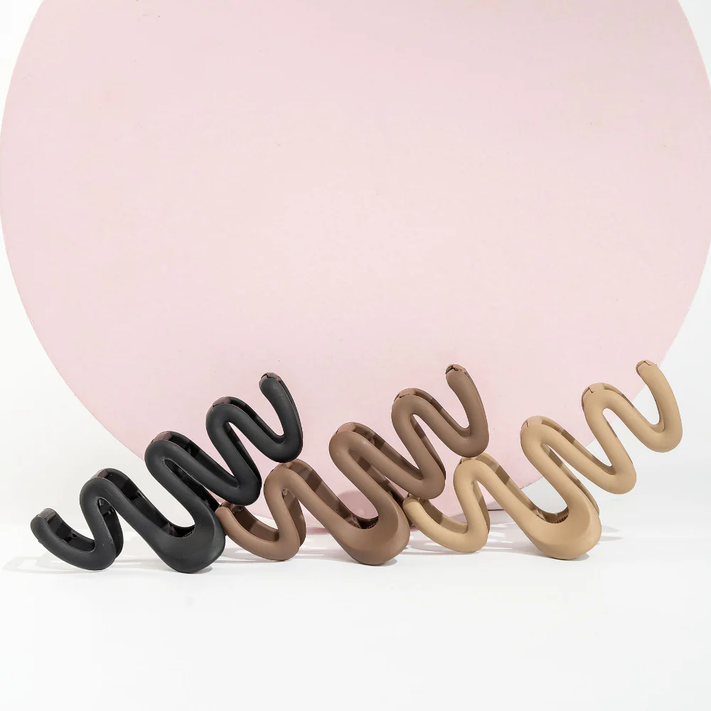 Brushworks Assorted Wave Claw Clips Pack of 3 - Image 4