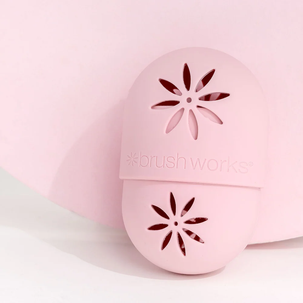 Brushworks Makeup Sponge Shield - Image 3