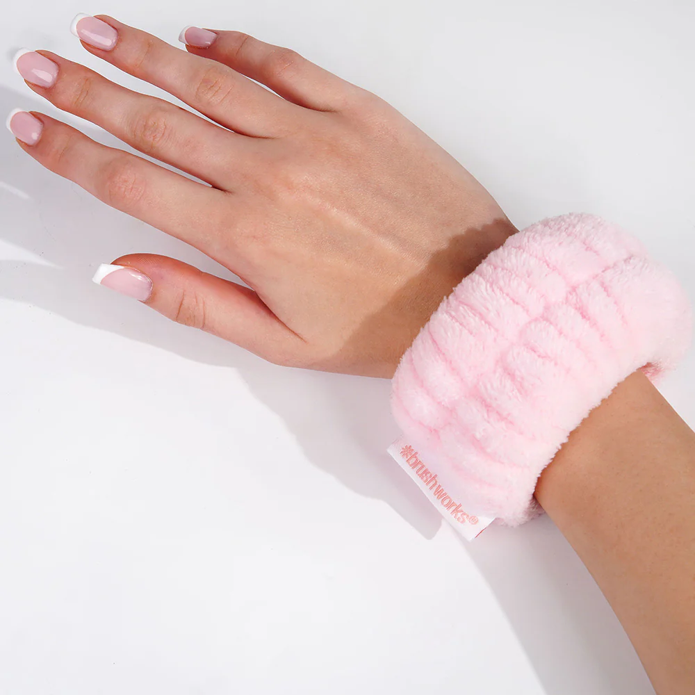Brushworks Microfibre Wrist Bands Pack of 2 - Image 4