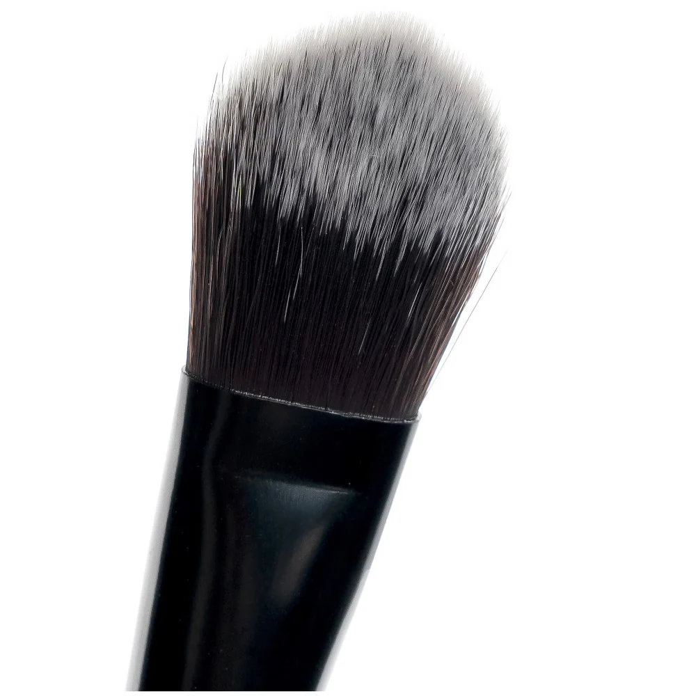 Brushworks No. 1 Foundation Brush - Image 3
