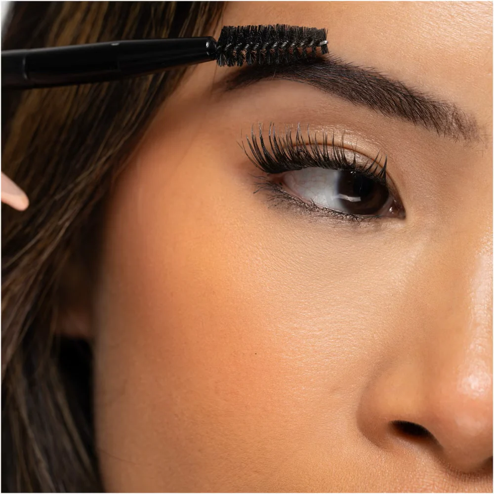 Brushworks No. 22 Double-Ended Brow Brush & Spoolie - Image 3