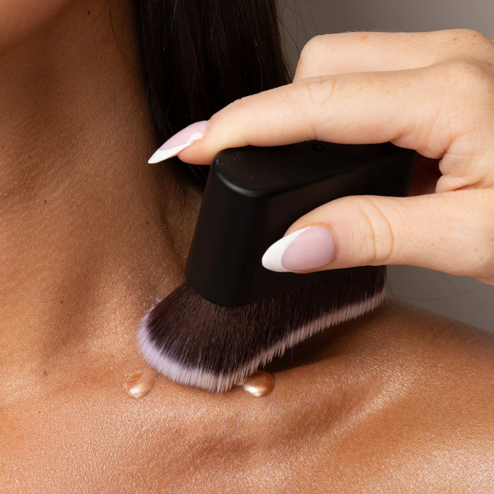 Brushworks No. 24 Blending Face & Body Brush - Image 6