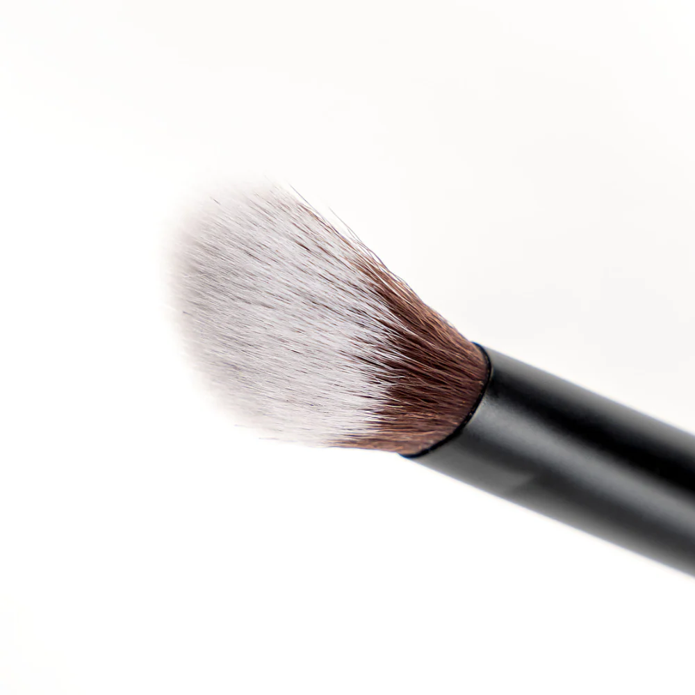 Brushworks No. 25 Brightening Concealer Brush - Image 4