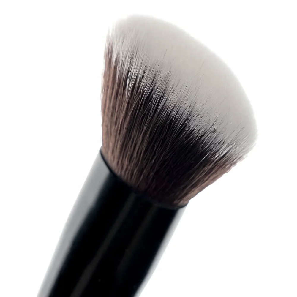 Brushworks No. 7 Angled Blush Brush - Image 3