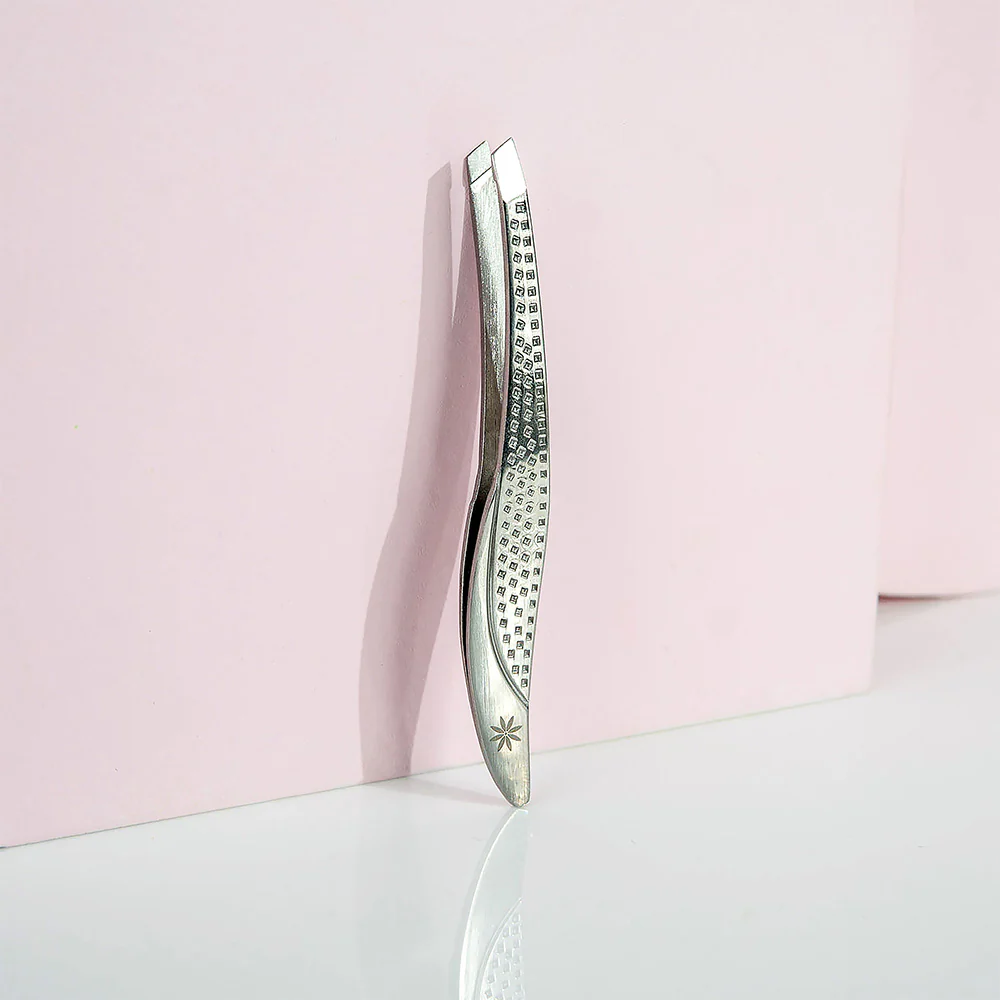 Brushworks Traditional Tweezers - Image 3