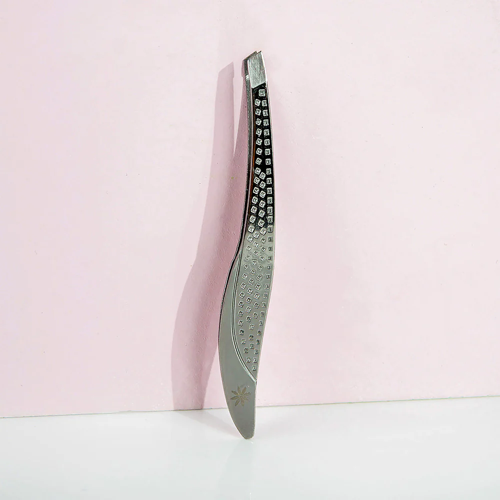Brushworks Traditional Tweezers - Image 4