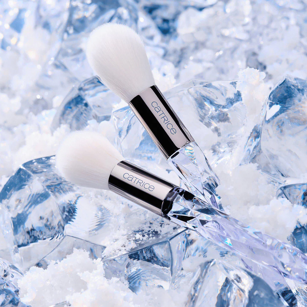 Catrice Cosmetics Arctic Illusion Frozen Wonders Highlighter Brush - Image 3