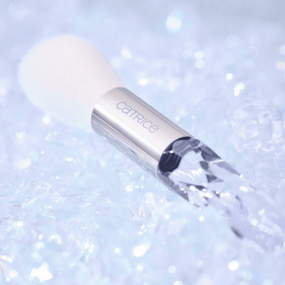Catrice Cosmetics Arctic Illusion Frozen Wonders Highlighter Brush - Image 4