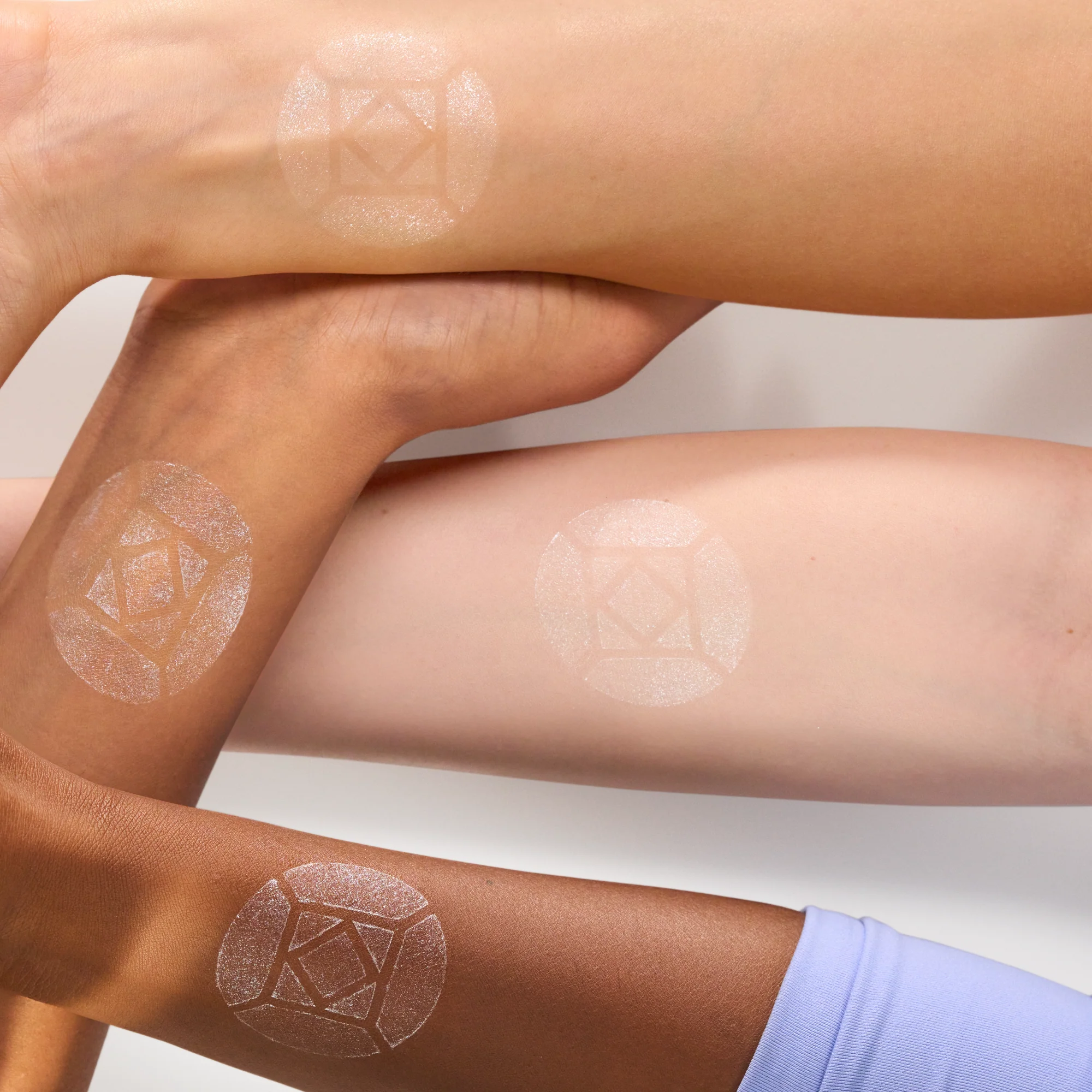 Essence Baby Got Diamond Highlighter Stick 5.4g - Image 2