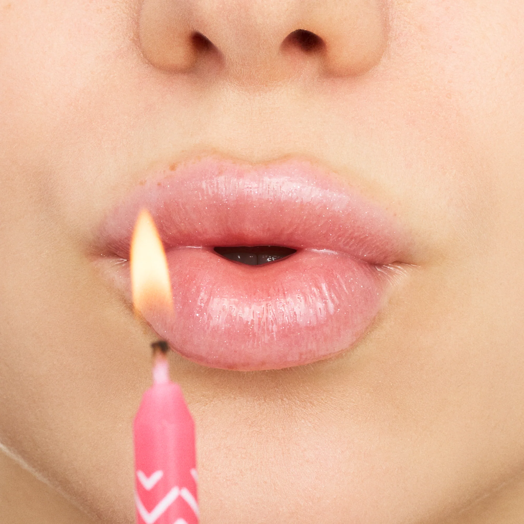 Essence Birthday Bomb Shiny Lip Gloss 01 Cake My Day 10ml - Image 2