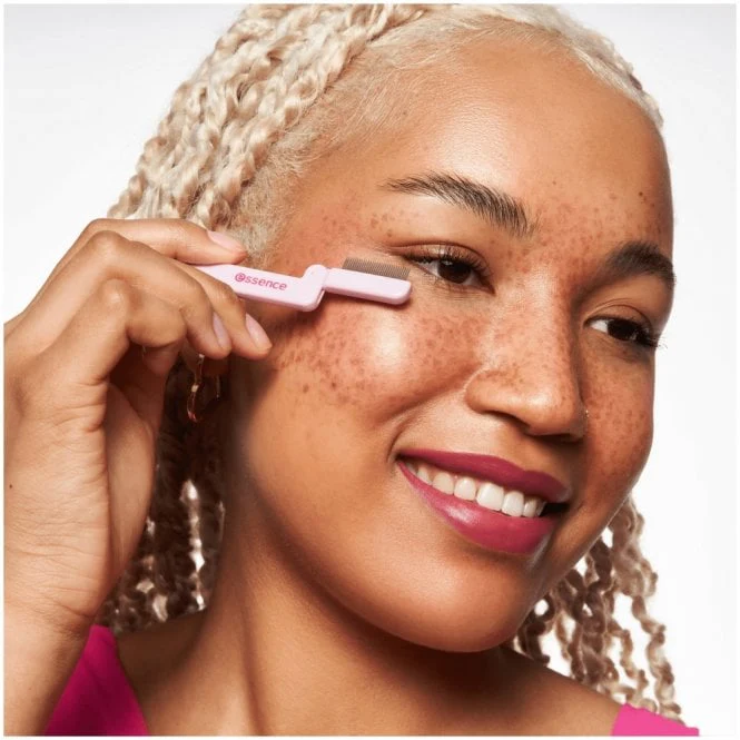 Essence Define & Shine Eyelash Comb - Image 3