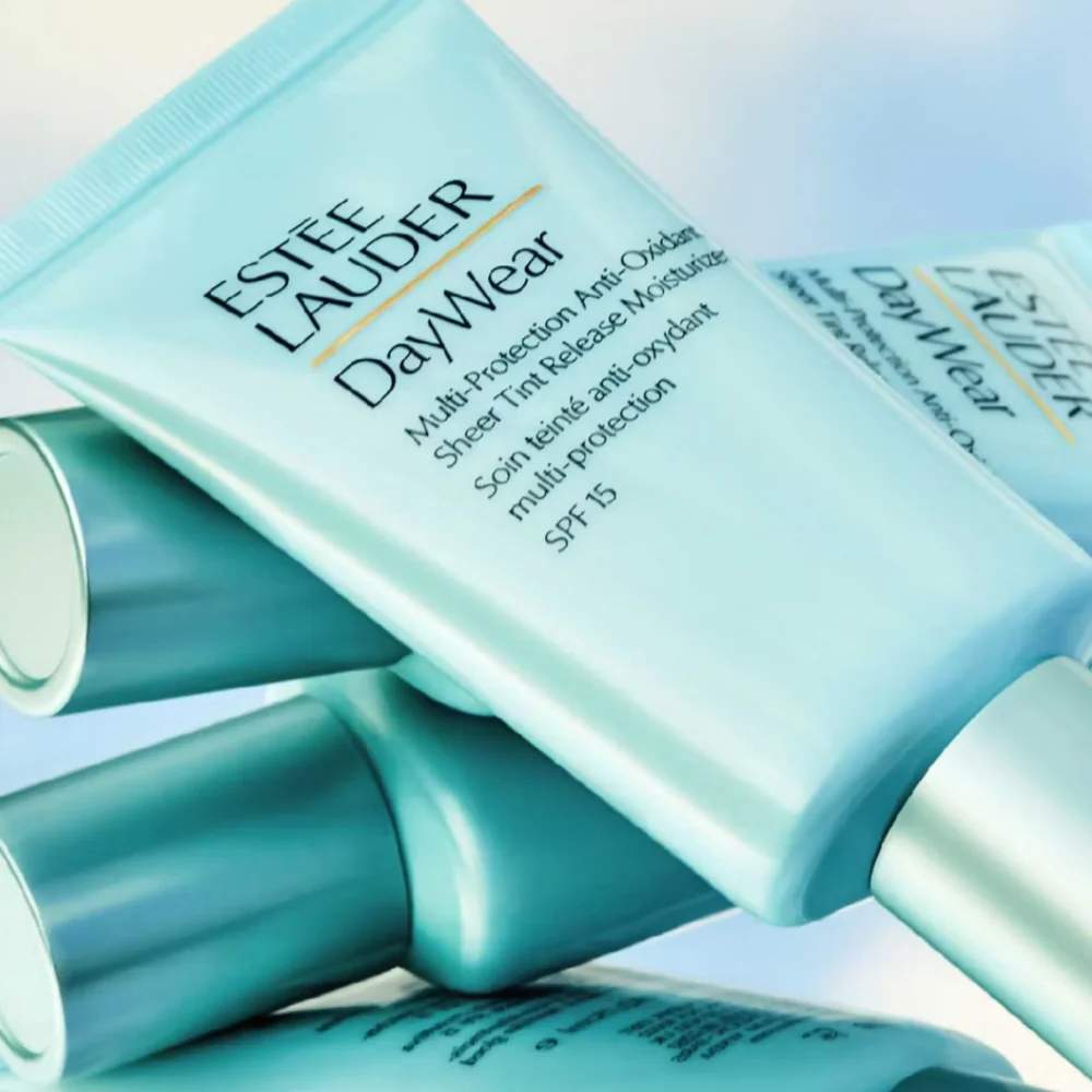 Estée Lauder DayWear Multi-Protection Anti-Oxidant Sheer Tint Release Moisturiser SPF15 50ml - Image 4