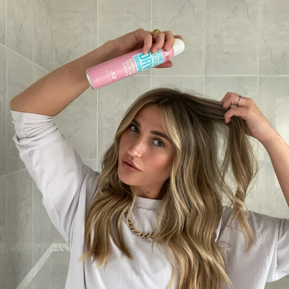 Hairburst Volume & Refresh Dry Shampoo 200ml  - Image 3