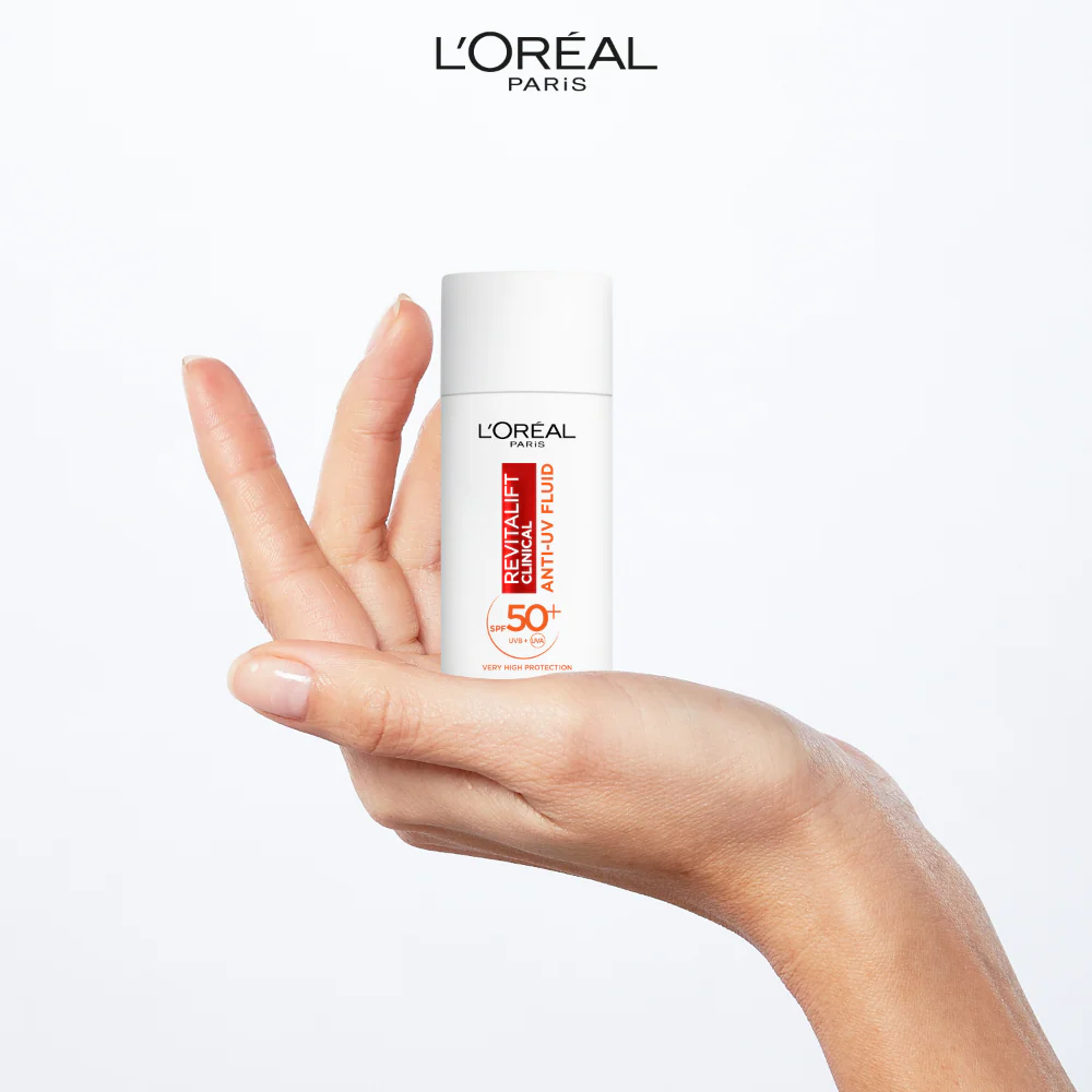 L'Oreal Paris Revitalift Clinical Vitamin C Anti-UV Invisible Fluid SPF50+ 50ml - Image 7