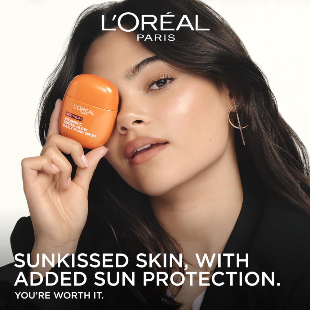 L'Oreal Paris Revitalift Vitamin C Tinted Glow Daily Fluid Moisturiser SPF30 40ml - Image 3