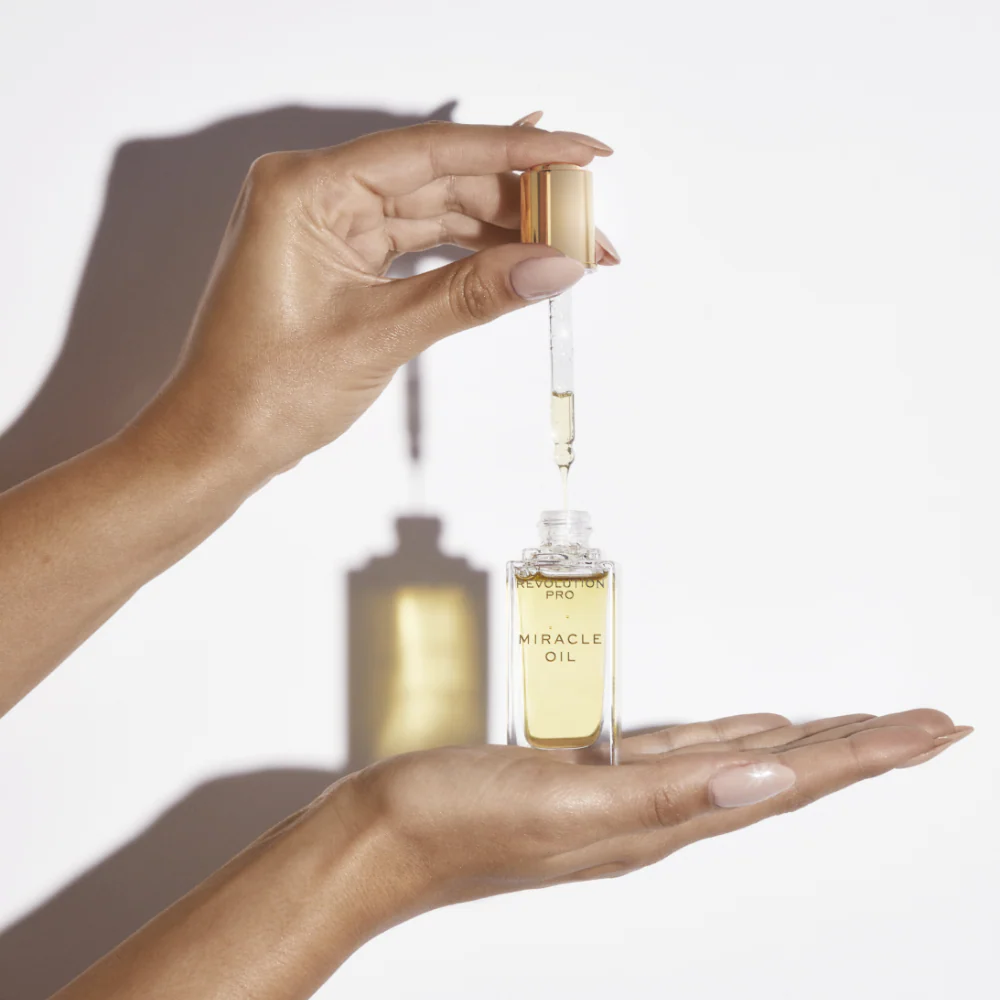 Makeup Revolution Pro Miracle Oil 30ml - Image 6