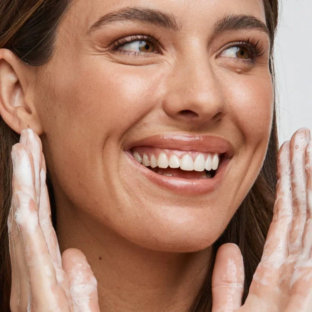 MooGoo Creamy Hydrating Super Soft Skin Face Cleanser 250ml - Image 2