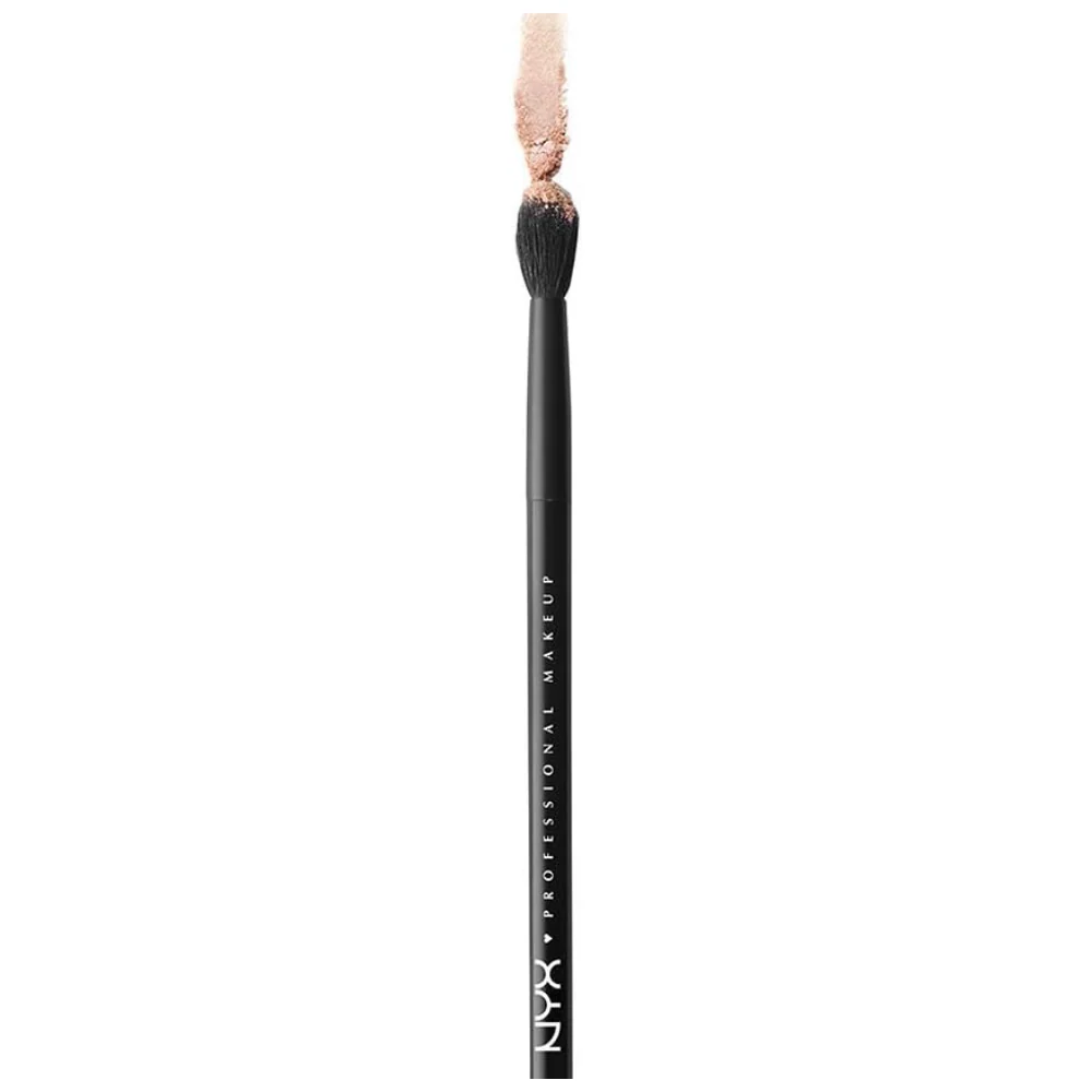 NYX Professional Makeup Pro Crease Brush - Image 2