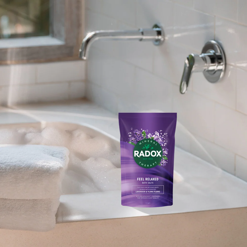 Radox Bath Salts Feel Relaxed 900g - Image 4