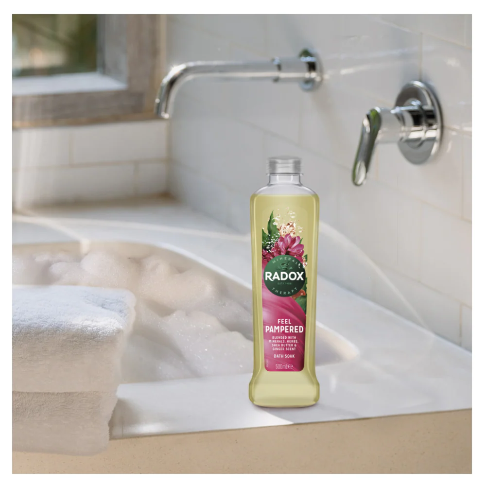 Radox Bath Soak Feel Pampered 500ml - Image 4