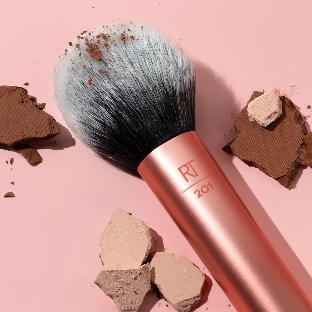 Real Techniques RT201 Ultra Plush Powder Makeup Brush - Image 4