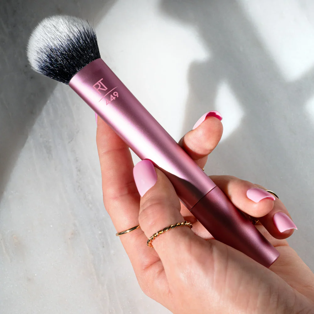 Real Techniques RT449 Tapered Cheek Makeup Brush - Image 3