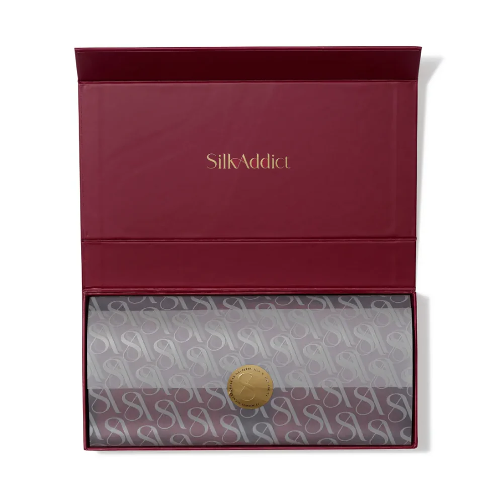 Silk Addict Weighted Mulberry Silk Sleep Mask Berry - Image 4