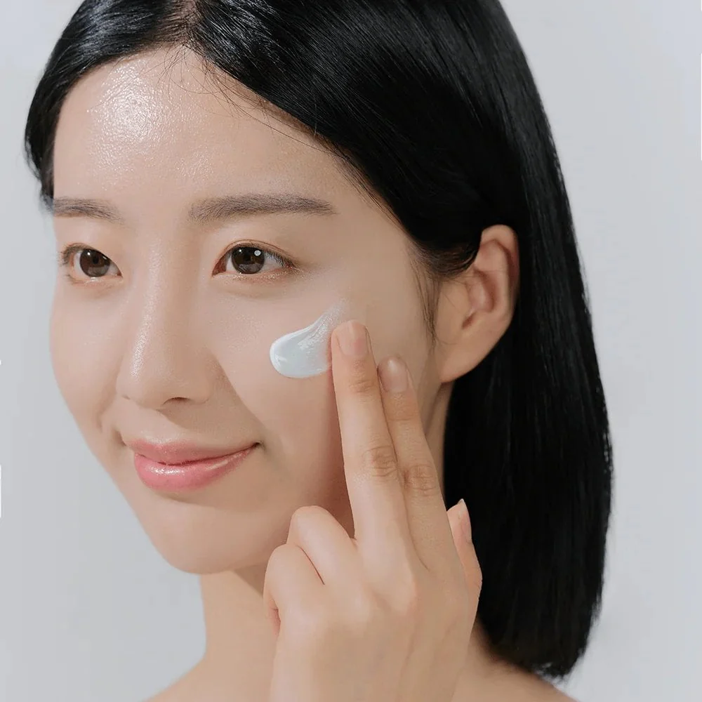 Skin1004 Madagascar Centella Hyalu-Cica Water-Fit Sun Serum PA++++ SPF50+ 50ml - Image 5