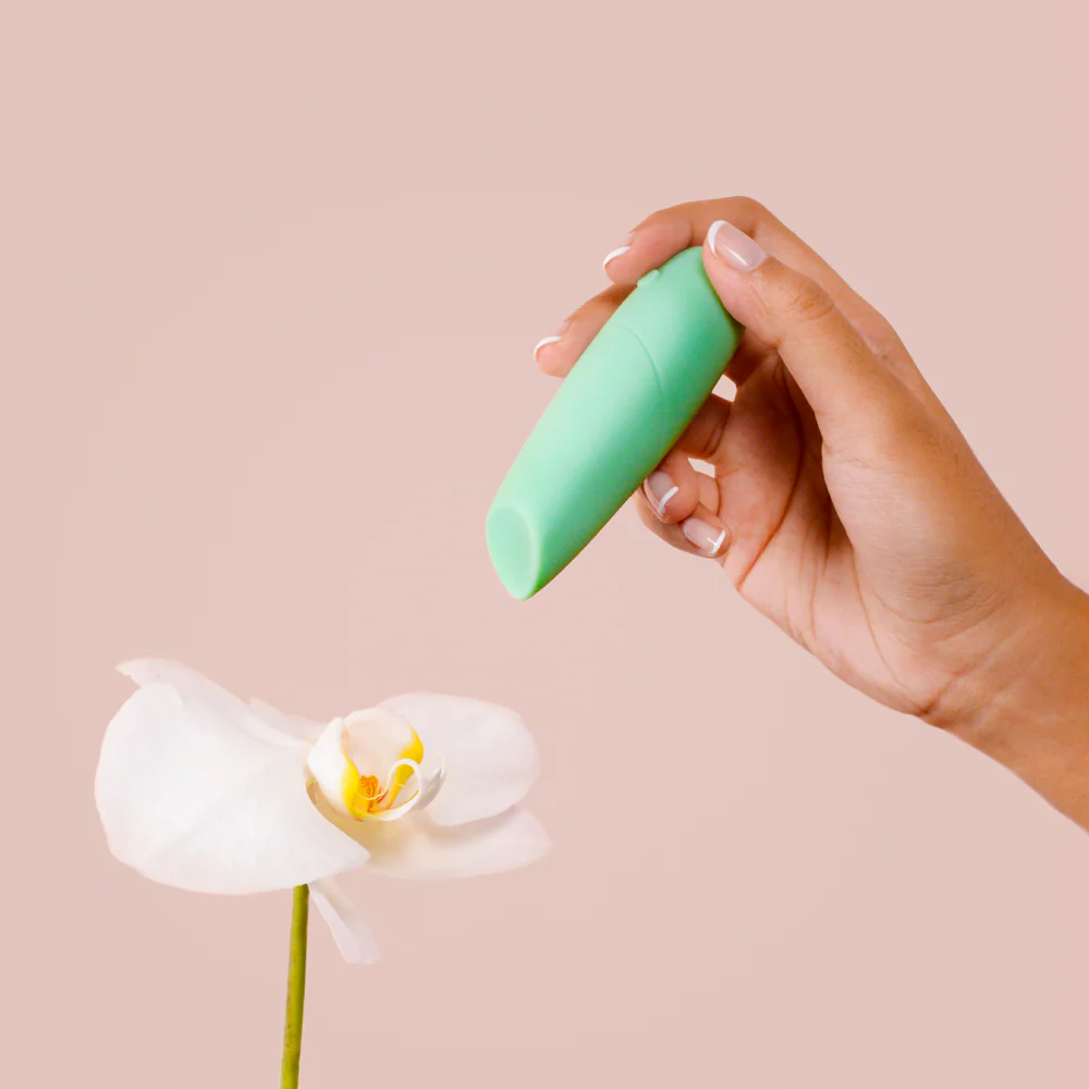 Smile Makers The Whisperer Lipstick Vibrator - Image 8