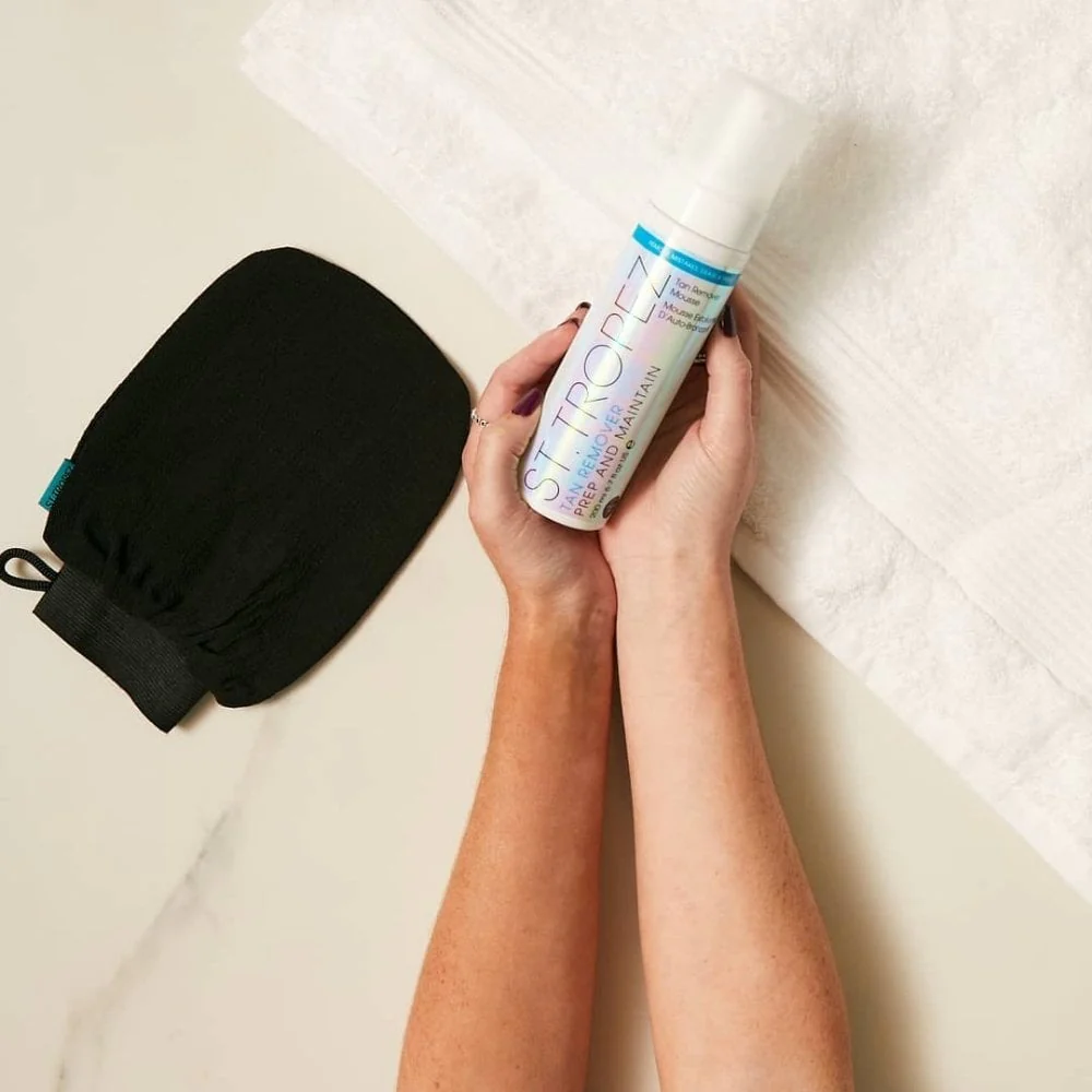 St. Tropez Tan Remover Mitt - Image 2