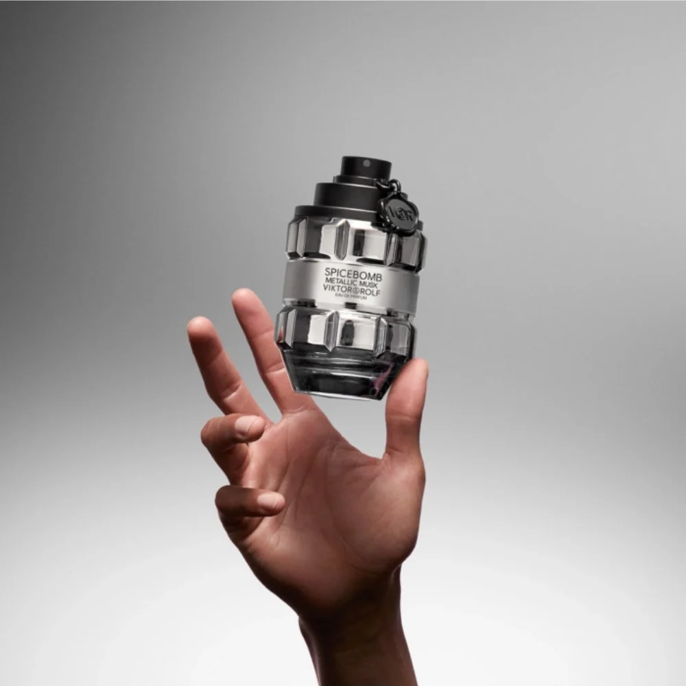 Viktor & Rolf Spicebomb Metallic Musk Eau De Parfum 50ml - Image 3
