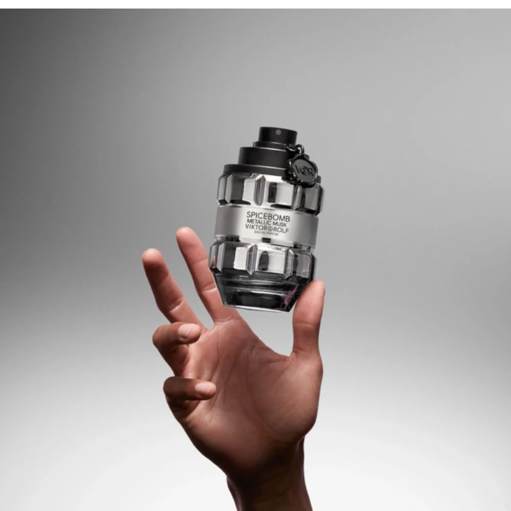 Viktor & Rolf Spicebomb Metallic Musk Eau De Parfum 90ml - Image 3