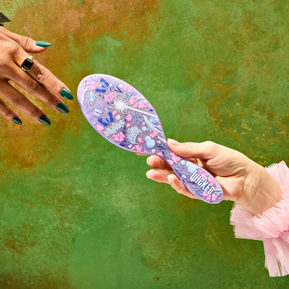 Wet Brush X Wicked Original Pro Detangler Brush Glow With Glinda with Butterfly Bobbies - Image 4