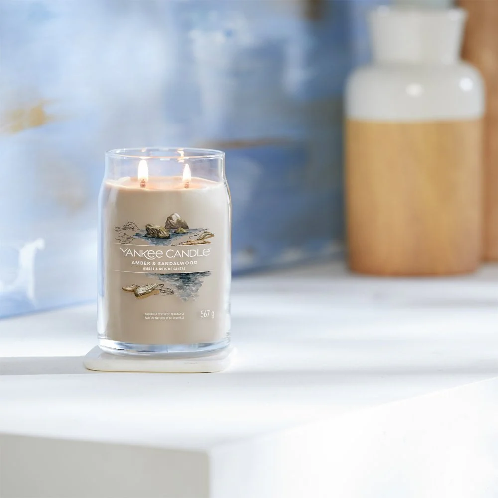 Yankee Candle Amber & Sandalwood Large Signature Jar Candle - Image 4