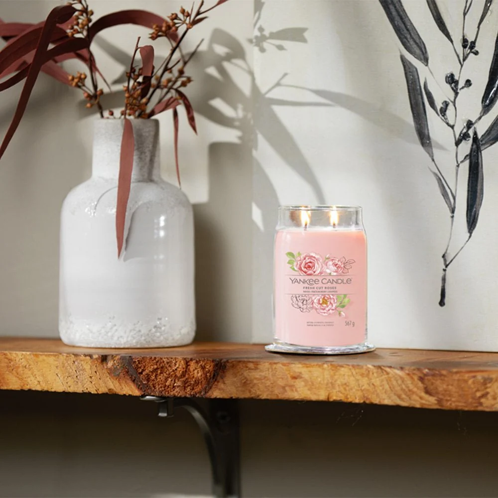 Yankee Candle Fresh Cut Roses Large Signature Jar Candle - Image 4