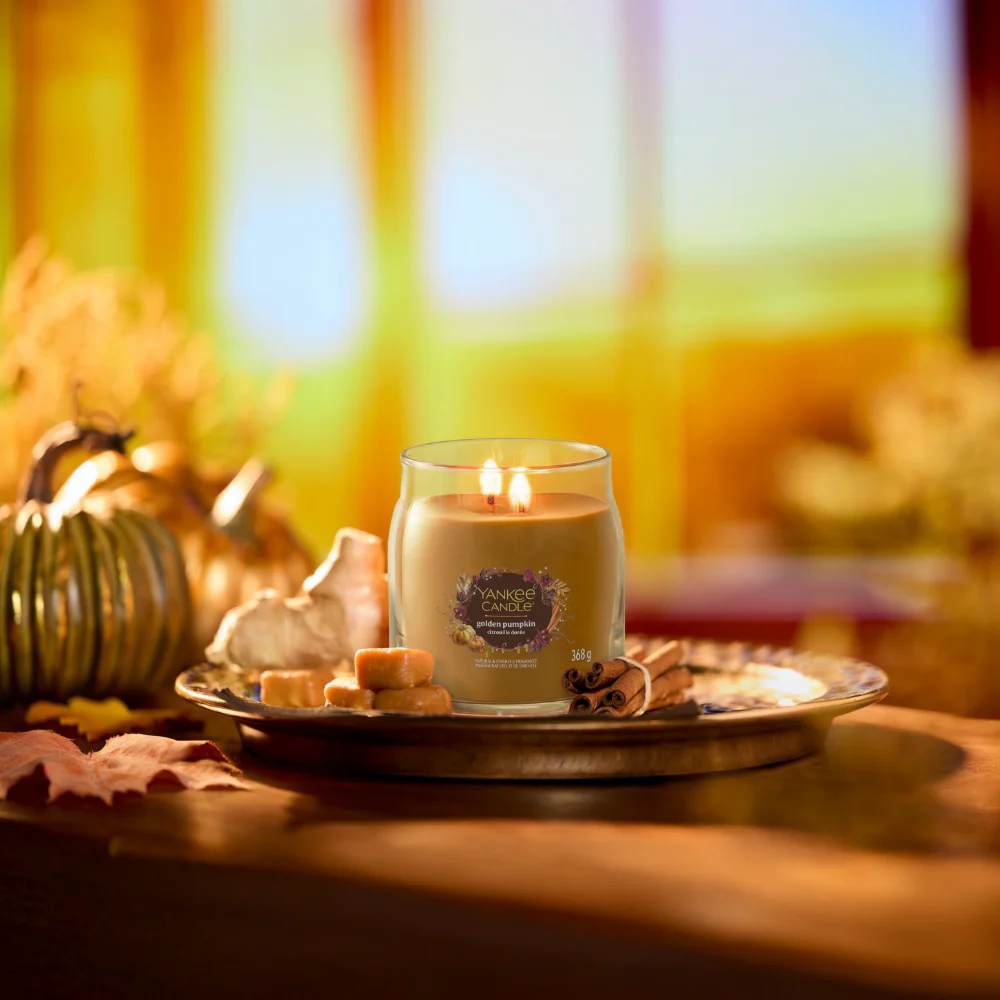 Yankee Candle Golden Pumpkin Medium Signature Jar Candle - Image 3
