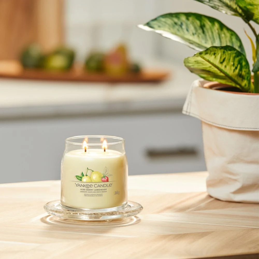 Yankee Candle Iced Berry Lemonade Medium Signature Jar Candle - Image 3