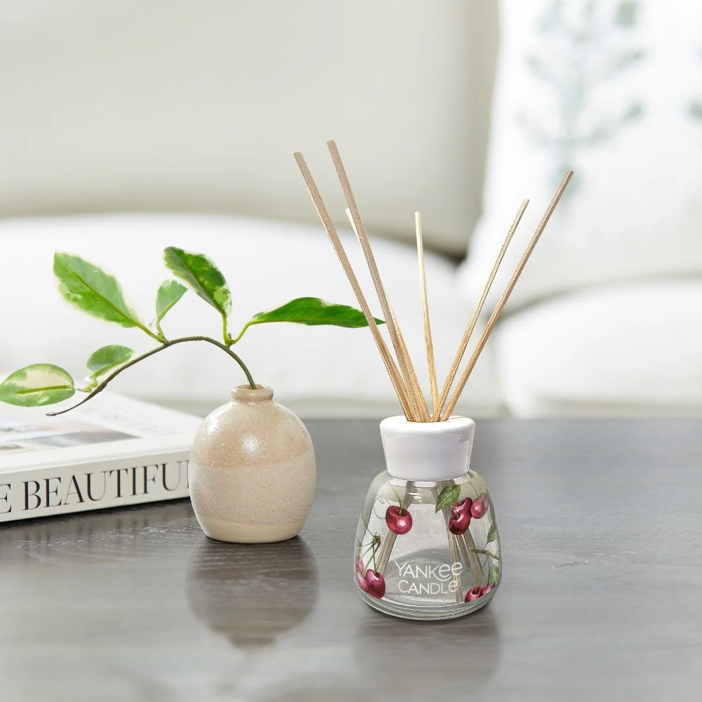 Yankee Candle Signature Reed Diffuser Black Cherry 100ml - Image 3