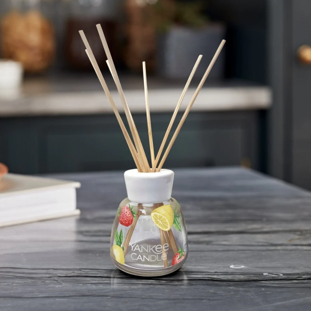 Yankee Candle Signature Reed Diffuser Iced Berry Lemonade 100ml - Image 3
