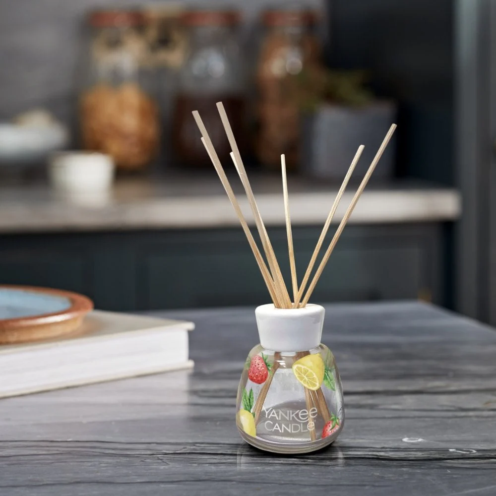 Yankee Candle Signature Reed Diffuser Refill Iced Berry Lemonade 200ml - Image 3